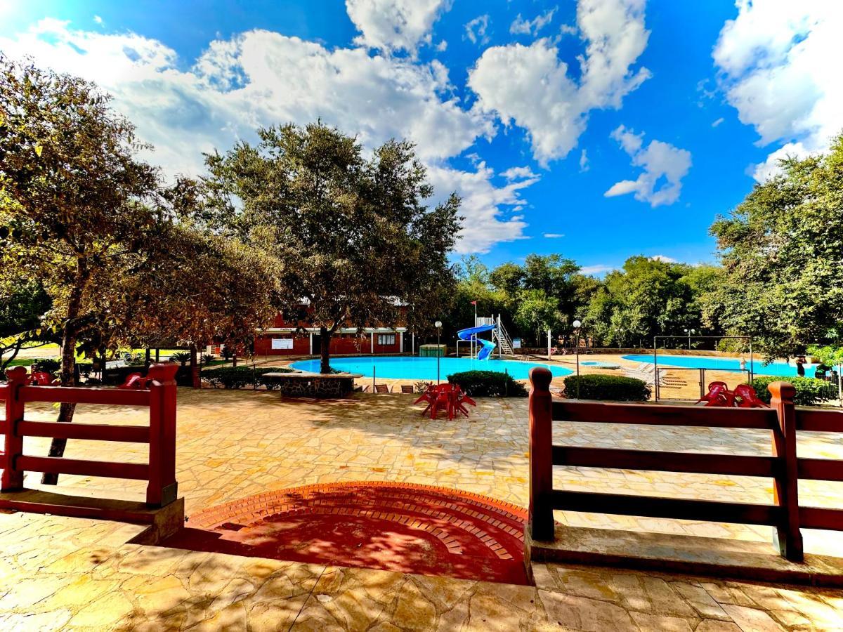 Parque Hotel Manantial Hohenau Bagian luar foto