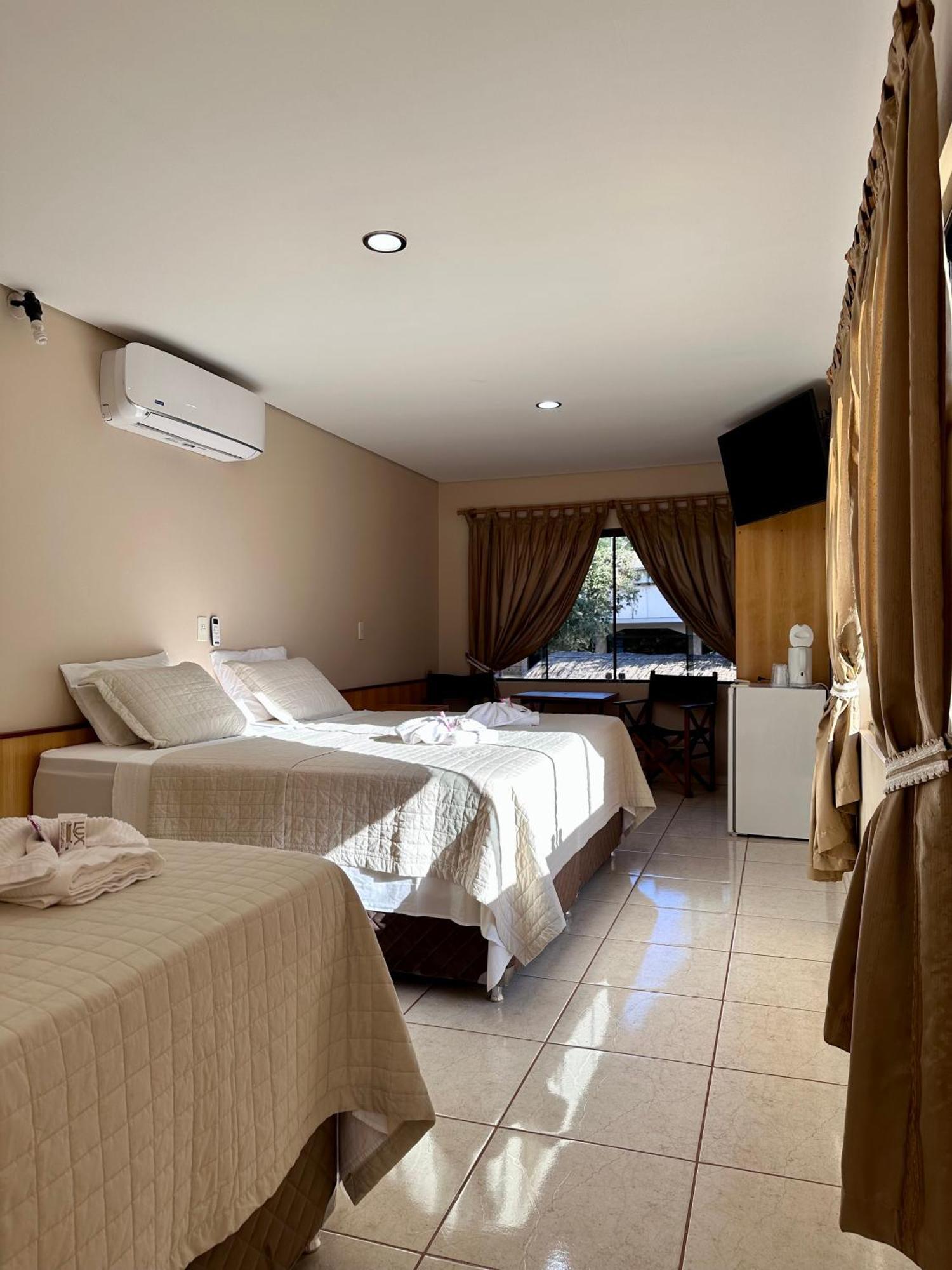 Parque Hotel Manantial Hohenau Bagian luar foto